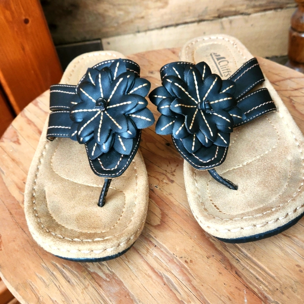 White mountain Cliff Sandals